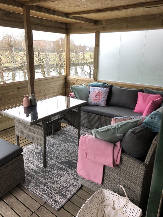 Pipowagen/Chalet De Oude Rijn Bed & Breakfast Harmelen Exterior photo